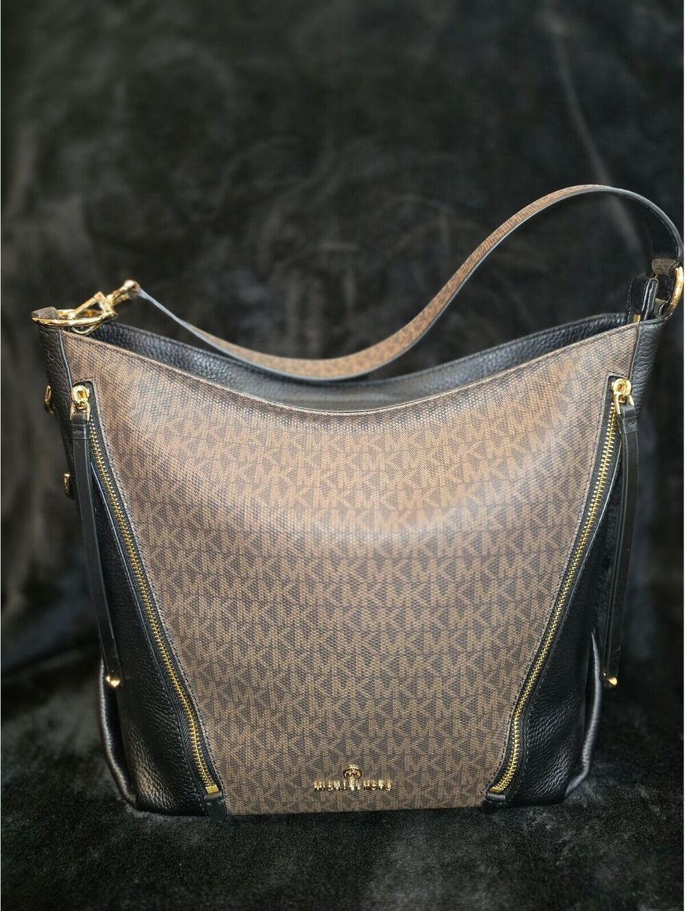56. NWOT Michael Kors Brooklyn Large Monogram-Print Hobo